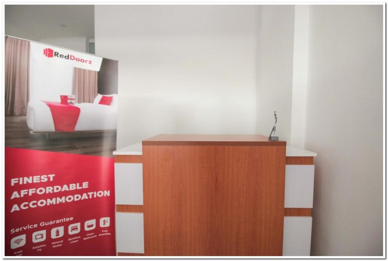 Готель Reddoorz @ Ruko Itc Roxy Mas Джакарта Екстер'єр фото