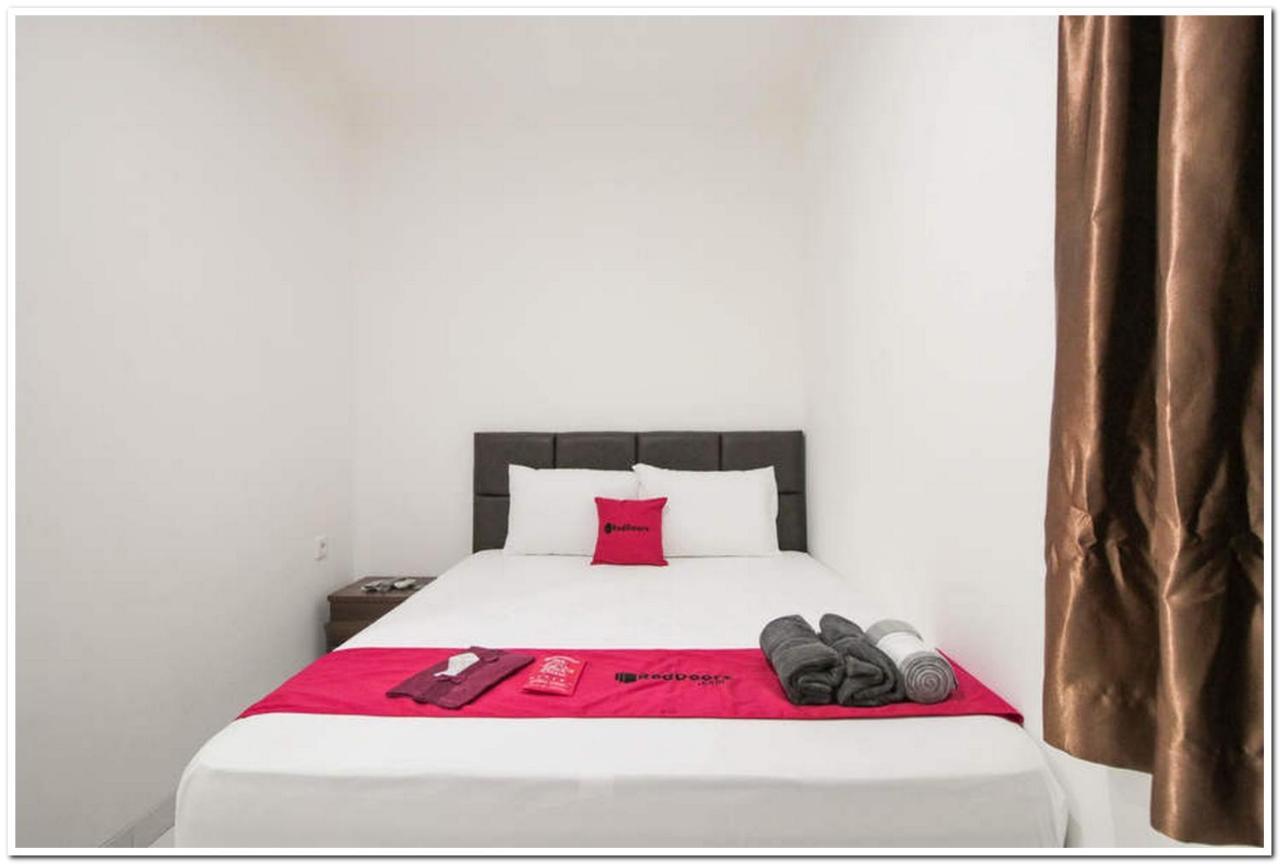 Готель Reddoorz @ Ruko Itc Roxy Mas Джакарта Екстер'єр фото