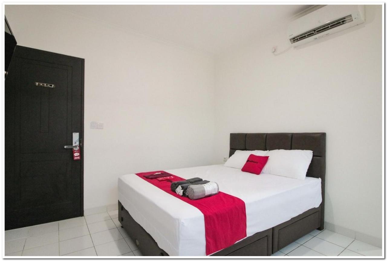 Готель Reddoorz @ Ruko Itc Roxy Mas Джакарта Екстер'єр фото